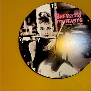 Breakfast at tiffany clock